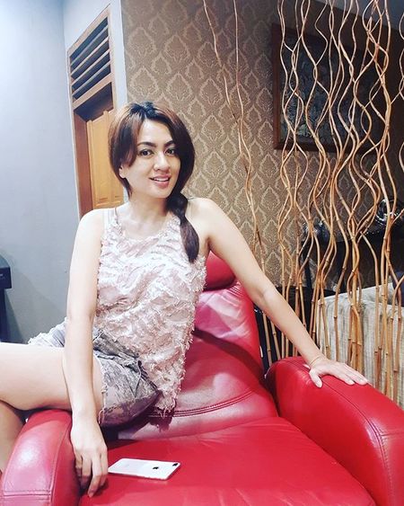 Dulu Disebut Artis Bom Seks Intip 9 Potret Terbaru Yeyen Lidya Yang Makin Cantik Seperti Abg Di Usia 42 Tahun Kapanlagi Com