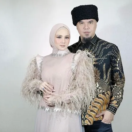 Dulu Disebut Pelakor Legendaris, Kini Sederet Seleb Perempuan Ini Hidup Harmonis Bersama Pasangan