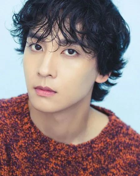 Fakta Aktor Choi Tae Joon Calon Suami Park Shin Hye yang Sempat Bikin Khawatir Karena Berteman dengan Jung Joon Young