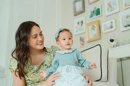 Fashionista Cilik 12 Foto Baby Claire Anak Shandy Aulia Pakai Berbagai Outfit Stylish Jadi Gadis Bali Sampai Main Ke Sawah Kapanlagi Com