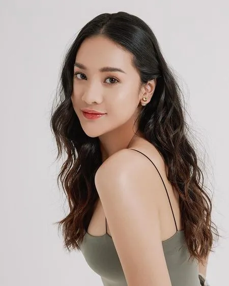 Foto-Foto Anya Geraldine dengan Minim Make-up, Pancarkan Pesona Cantik Alami yang Begitu Bercahaya!