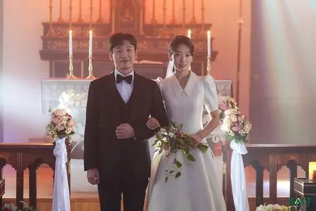 Foto-Foto BTS Adegan Pernikahan Park Shin Hye di Drama 'SISYPHUS: THE MYTH', Cantik Banget!