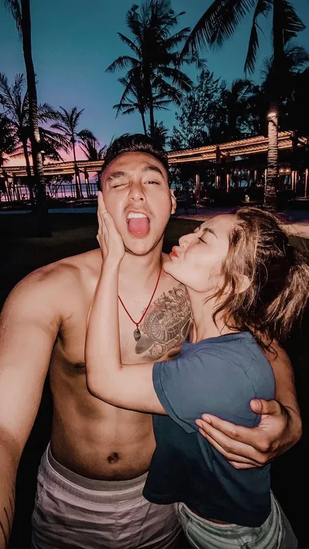 Foto-Foto Hot Krisjiana Suami Siti Badriah Saat Shirtless, Pamer Tato Hingga Chocolate Abs