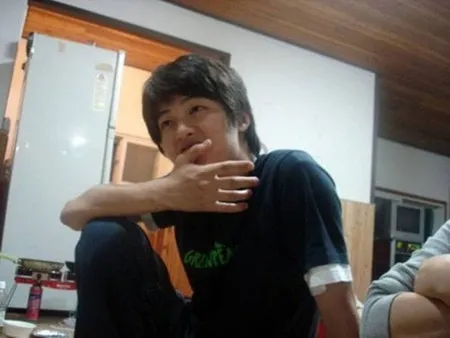 Foto-Foto Jadul Song Joong Ki Saat Masih Kuliah, Wajah Ganteng yang Nggak Menua Jadi Sorotan