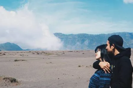 Foto-Foto Manis Komo Ricky Bersama Istri Bulenya Setelah Menikah