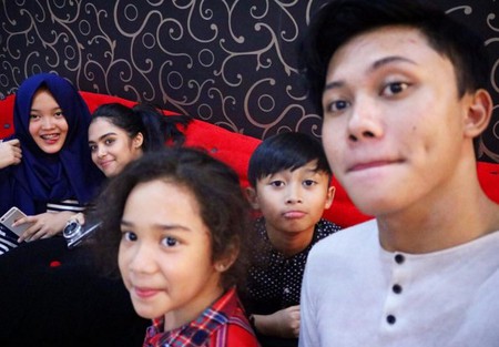 Foto Foto Mesra Rizky Febian Vebby Palwinta Bikin Baper Akut Kapanlagi Com
