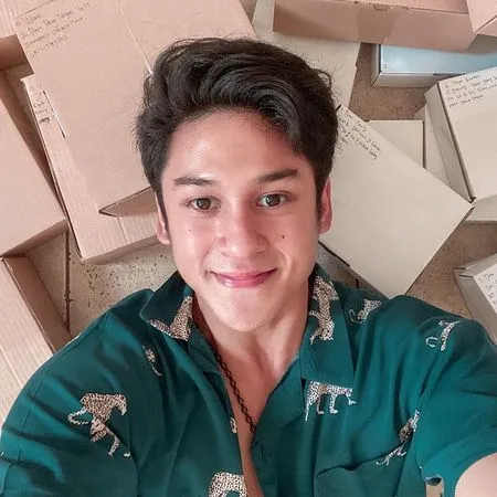 Foto-Foto Selfie Ganteng Antonio Blanco Jr, Bintang 'BUKU HARIAN SEORANG ISTRI' Pamer Sisi Manis Sekaligus Macho!