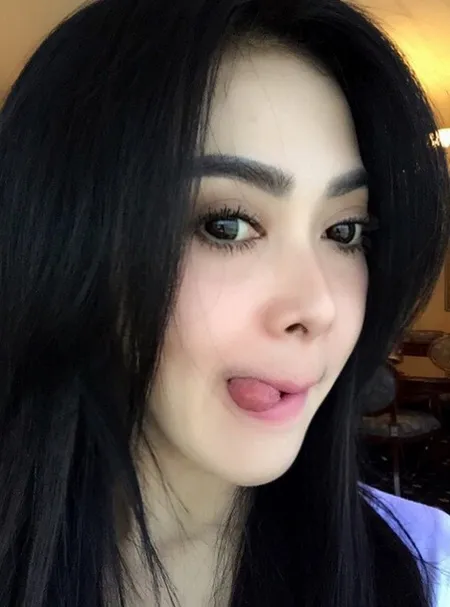 Foto Foto Syahrini Tanpa Bulu Mata Anti Badai Masih Mewah Cetar Kapanlagi Com