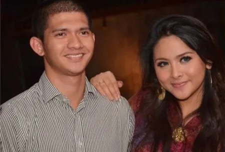 Foto-Foto Throwback Audy Item dan Iko Uwais di Masa Pacaran Sampai Awal Pernikahan, Manis Banget Dari Dulu!