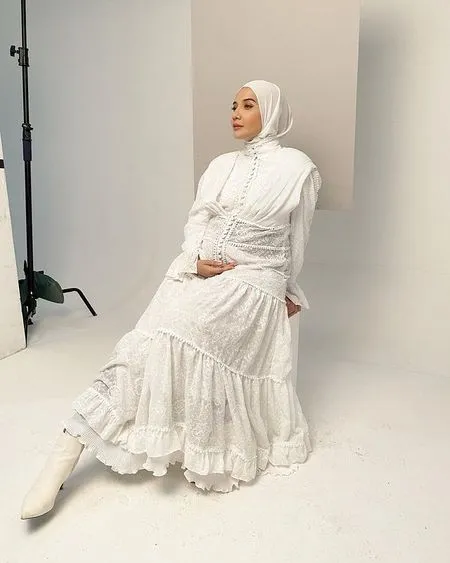 Foto-Foto Zaskia Sungkar Hamil Besar, Ngemall Naik Kursi Roda Bareng Shireen Sungkar dan Laudya Cynthia Bella