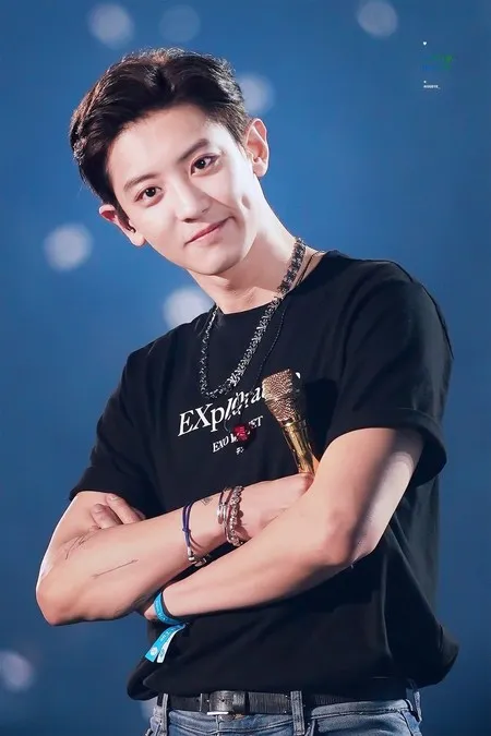 FOTO: 12 Idol Ganteng Pemilik Mata Besar & Indah yang Bikin Deg-Degan, V BTS - Chanyeol EXO