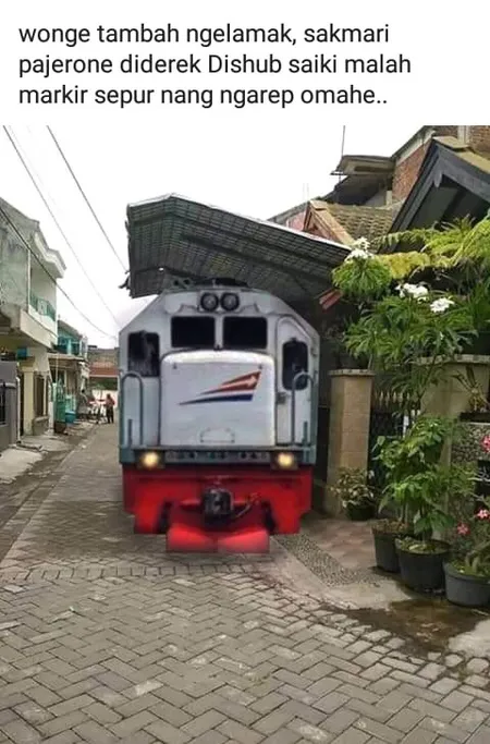 FOTO: 10 Meme Viral Kanopi Clara Gopa yang Makan Jalan Umum, Kocak Banget!