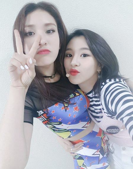 Foto 7 Pasang Idol Perempuan Yang Bersahabat Dekat Siapa Saja