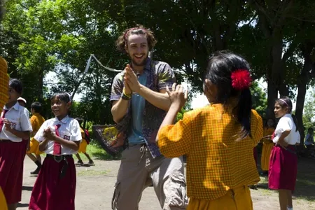 FOTO: 8 Film Hollywood Ini Syutingnya di Indonesia, Apa Saja Ya?