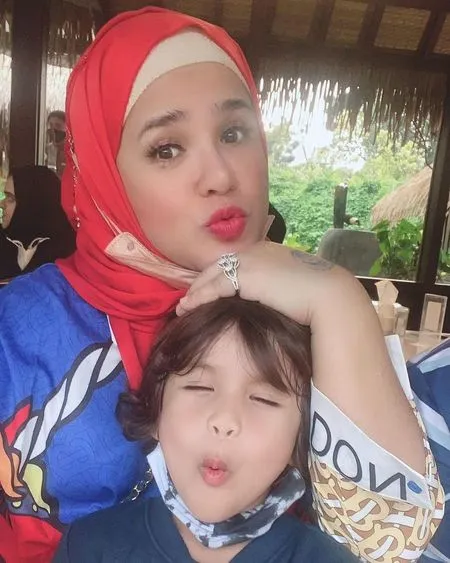 Foto Adam Cicit Elvy Sukaesih, Ganteng dan Wajahnya Arab Banget