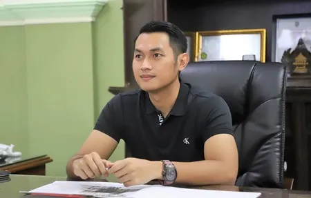 Foto Aditya Halindra Bupati Tuban yang Ganteng dan Masih Lajang, Viral Lagi Setelah Video Berbakti Kepada Ibu Jadi Sorotan