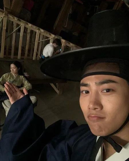 Foto Aib Kim Hye Yoon di Lokasi Syuting 'SECRET ROYAL INSPECTOR & JOY' yang Disebarkan Taecyeon 2PM
