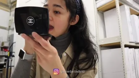 Foto Aktivitas Keseharian Gisela Cindy Bekerja di Toko Sepatu di Kanada, Selalu Penuh Semangat