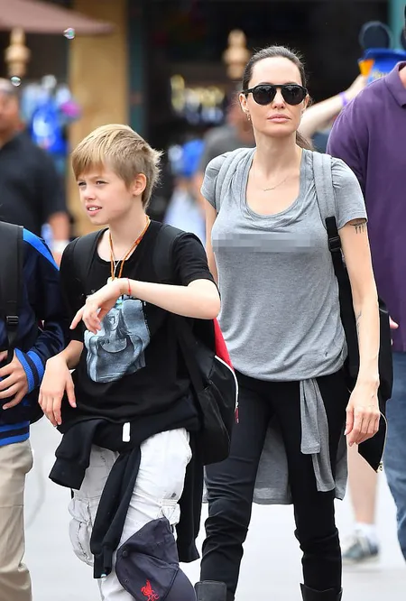 FOTO Angelina Jolie Rayakan Ultah Shiloh di Disneyland, Seru Abis