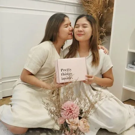 Foto Anggi dan Ingga Adik Kembar Raditya Dika yang Makin Cantik, Berprestasi & Positive Vibe Banget