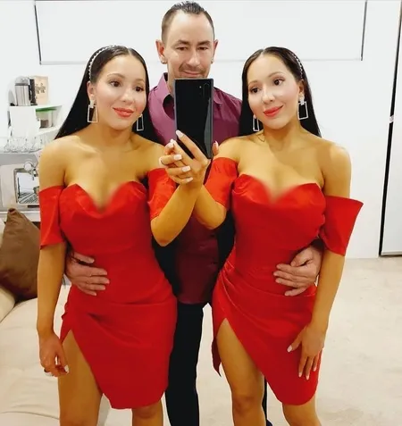 Foto Anna dan Lucy DeCinque Kembar Identik yang Pacaran dengan Satu Pria, Seranjang Bertiga & Ingin Hamil Bareng
