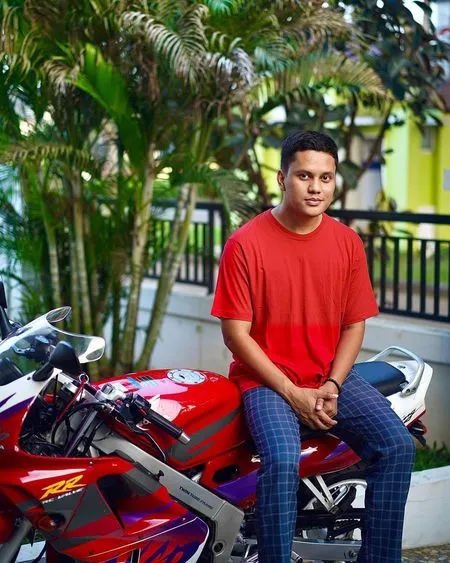 Foto Arief Muhammad dan Sosok Ikoy Asistennya, Bantu Netizen yang Membutuhkan dengan Cara 'Ikoy-Ikoyan'