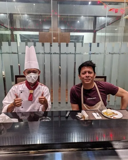 Foto Ariel NOAH Merayakan Ulang Tahun Alleia, Makan Bareng di Restoran Jepang