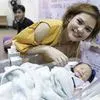 FOTO Bahagia, Mytha Lestari dan Barry Kenalkan Anak ke Awak Media