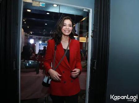 FOTO: Banyak Tantangan, Adinia Wirasti Terlibat di 'SUSAH SINYAL'