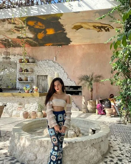 Foto Beby Tsabina Nikmati Liburan, Cantik Saat Pamer Punggung Mulus dan Pakai Hot Pants
