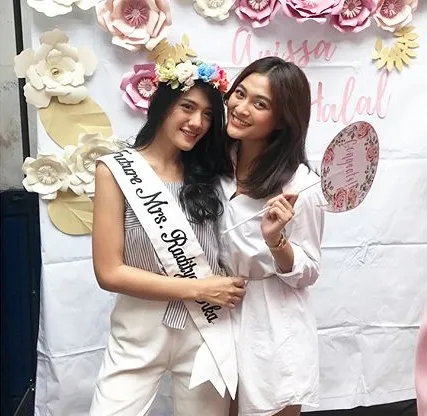 Foto Bridal Shower Anissa Aziza Calon Istri Raditya Dika Seru Kapanlagi Com