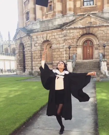 Foto Cantiknya Maudy Ayunda Resmi Wisuda Dari Oxford University Kapanlagi Com