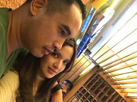Foto Cute 8 Busana Matching Keluarga Nia Ramadhani Ardi Bakrie Kapanlagi Com