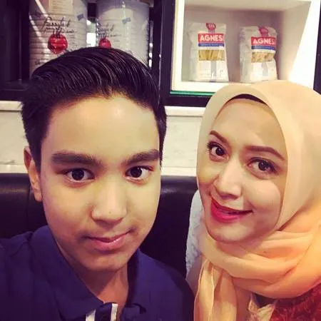Foto Deivy Istri Cantik David Chalik Yang Jarang Terekspos Kapanlagi Com