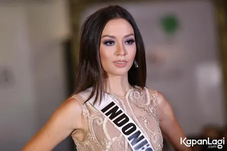 Wallpaper Foto Deretan Busana Karina Nadila Untuk Miss Supranational 2017 For iPhone