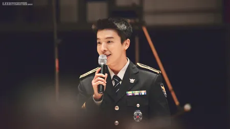 Foto Donghae Jadi Polisi Militer Ganteng Fans Ingin Ditangkap Kapanlagi Com