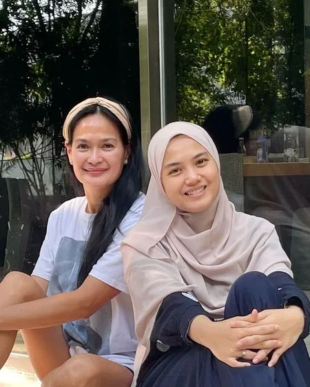Foto Donna Harun dan Menantunya Herfiza, Dibilang Mirip Hingga Disebut Kakak Adik