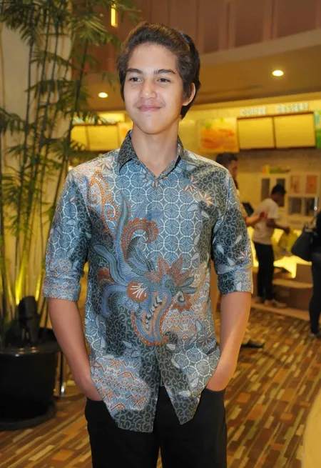 Foto El Rumi Putra Ke 2 Maia Estianty Yang Kini Berusia 20 Tahun