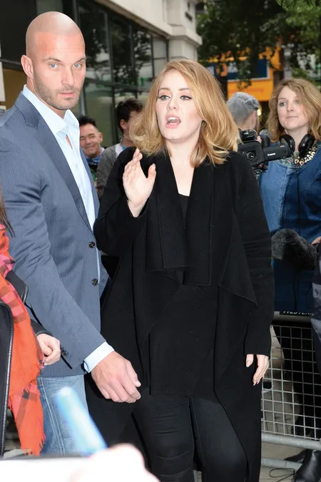 Foto Ganteng Bodyguard Seksi Adele, Sukses Bikin Netizen Gerah!