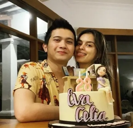 Foto Gaya Pacaran Eva Celia dan Demas Narawangsa, Cium Pipi - Sudah Dapat Restu dari Sophia Latjuba