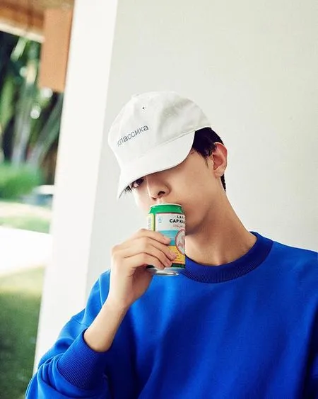 Foto Gaya Santai Pemotretan Ganteng Jungshin Cn Blue Di Bali Kapanlagi Com