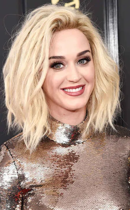 FOTO Hadiri Grammy 2017, Make-up Para Seleb Ini Beri Kesan Glamor