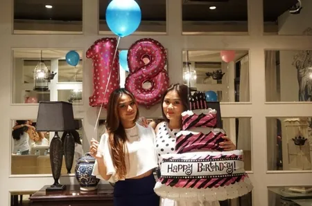 Foto Hadiri Ultah Teman Aurel Hermansyah Pakai Crop Top Cantik Kapanlagi Com