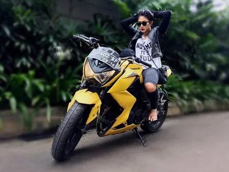 Foto Hobi Naik Moge Nabila Putri Sukses Bikin Para Cowok Minder Kapanlagi Com