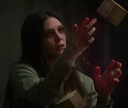 FOTO: Ini Dia Fakta si Cantik Scarlet Witch Yang Harus Kamu Tahu!