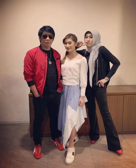 Foto Istri Kedua Parto dan Anak Sulung Mereka, Ibu Anak Bagai Kakak Adik