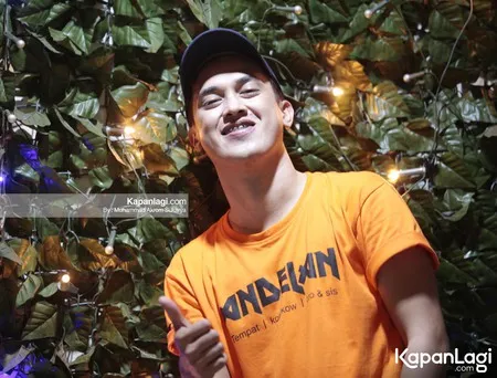 Foto Kabar Rija Abbas Butiran Debu Yang Kini Jadi Pelayan Kafe Kapanlagi Com