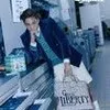 Foto Kai EXO Pede Pakai Baju, Tas, dan Aksesoris yang Biasa Dipakai Wanita, Tetap Kelihatan Maskulin