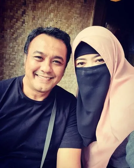 Foto Kebersamaan Dicky Chandra dan Istrinya yang Kini Mengenakan Cadar, Dulu Nikah Tanpa Pacaran