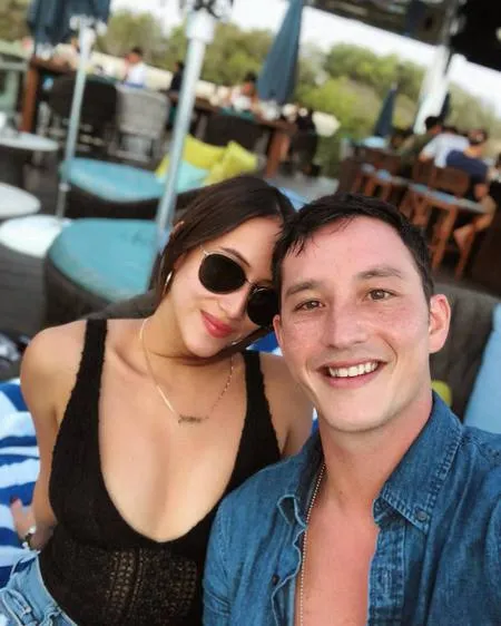 Foto Kemesraan Mike Lewis Pacar Barunya Bikin Baper Netizen Kapanlagi Com